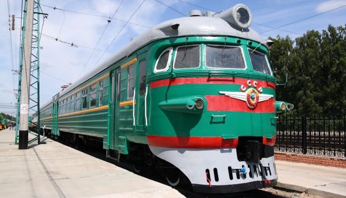 Почему советские поезда красили в зеленый цвет, а не в какой-то другой