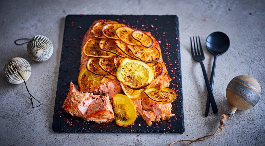 Лосось с апельсинами, терияки и розовым перцем
